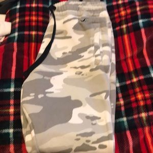 Hollister joggers medium